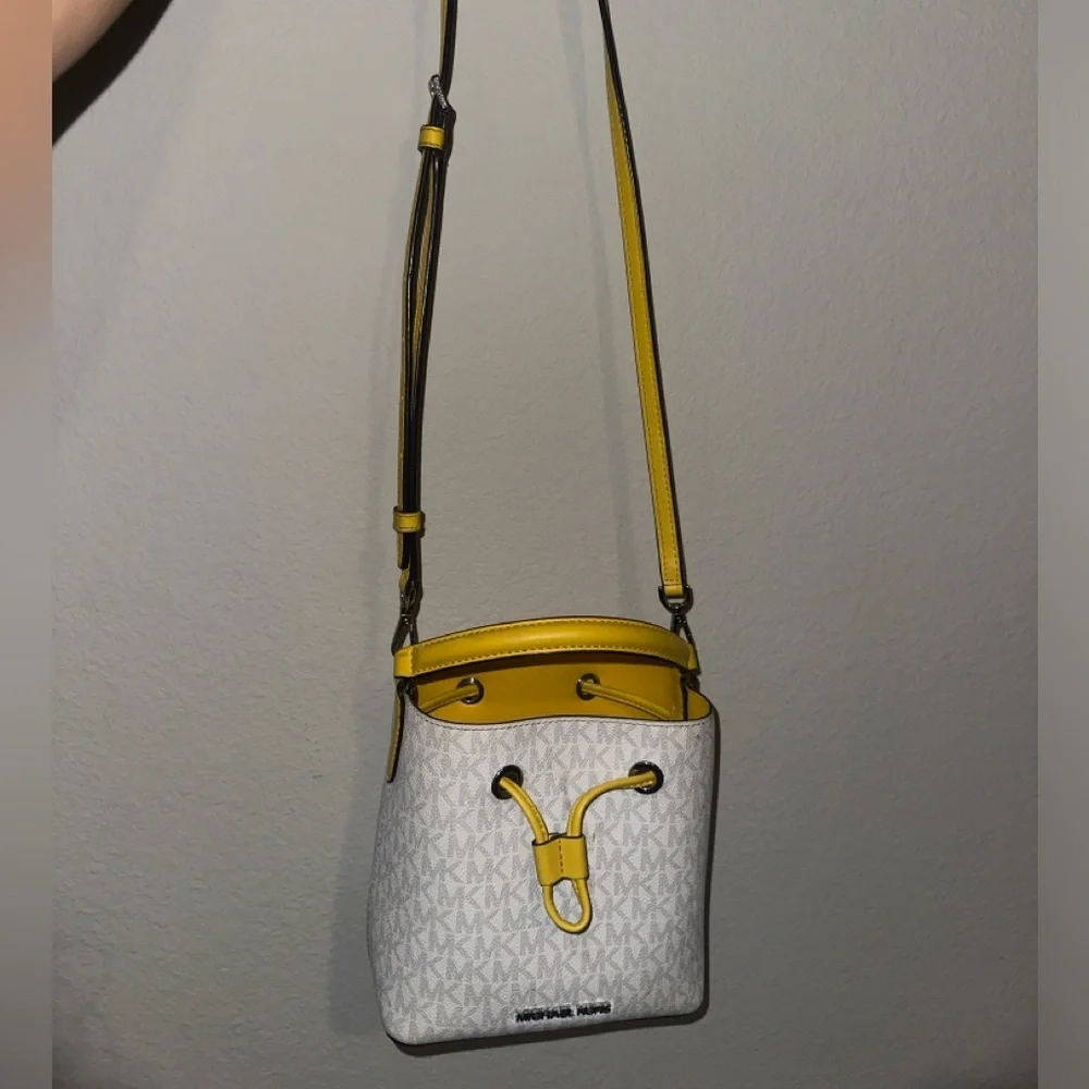 Michaels Kors Suri Small Logo Crossbody Bag - Picture 4 of 4